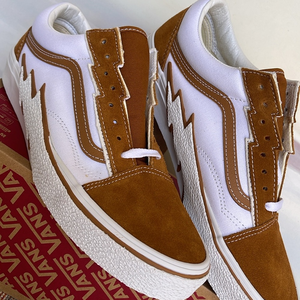 Vans Men’s Old Skool Bolt
Cathay Spice
VN0009Q5KFR 
Sneakers - Picture 8 of 16
